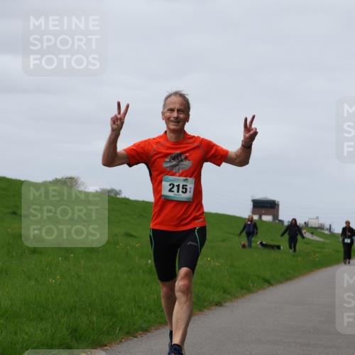 04.05.2025 - 8. Wedeler Halbmarathon Yannick Fuchs http://msf.ph/oto/7830482 04.05.2025 11:38:48 Laufen 215 meine-sportfotos.de