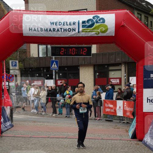 04.05.2025 - 8. Wedeler Halbmarathon Felixshl http://msf.ph/oto/7830485 04.05.2025 12:10:10 Ziel 173, 179 meine-sportfotos.de