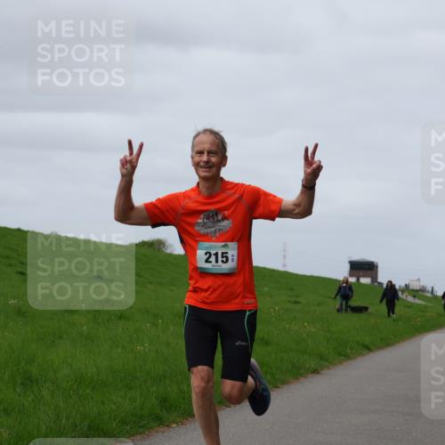 04.05.2025 - 8. Wedeler Halbmarathon Yannick Fuchs http://msf.ph/oto/7830489 04.05.2025 11:38:48 Laufen 215 meine-sportfotos.de