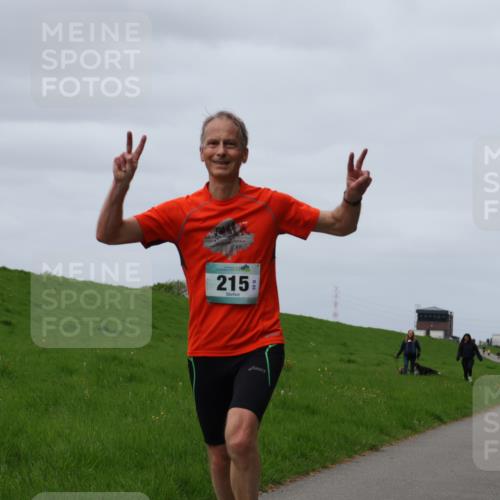 04.05.2025 - 8. Wedeler Halbmarathon Yannick Fuchs http://msf.ph/oto/7830495 04.05.2025 11:38:48 Laufen 215 meine-sportfotos.de