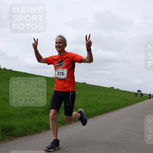 04.05.2025 - 8. Wedeler Halbmarathon Yannick Fuchs http://msf.ph/oto/7830532 04.05.2025 11:38:49 Laufen 215 meine-sportfotos.de