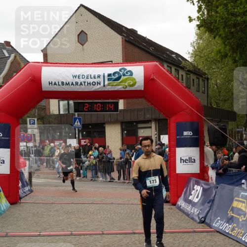 04.05.2025 - 8. Wedeler Halbmarathon Felixshl http://msf.ph/oto/7830549 04.05.2025 12:10:12 Ziel 173, 179 meine-sportfotos.de