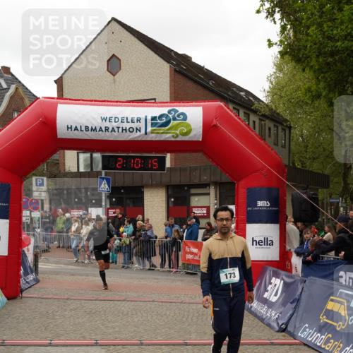 04.05.2025 - 8. Wedeler Halbmarathon Felixshl http://msf.ph/oto/7830570 04.05.2025 12:10:12 Ziel 173, 179 meine-sportfotos.de