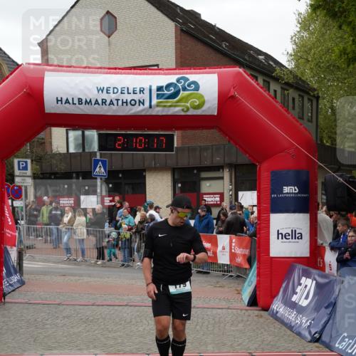 04.05.2025 - 8. Wedeler Halbmarathon Felixshl http://msf.ph/oto/7830637 04.05.2025 12:10:15 Ziel 173, 179 meine-sportfotos.de