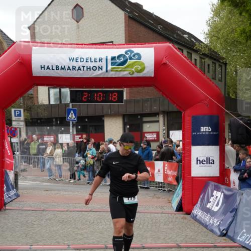04.05.2025 - 8. Wedeler Halbmarathon Felixshl http://msf.ph/oto/7830647 04.05.2025 12:10:15 Ziel 173, 179 meine-sportfotos.de