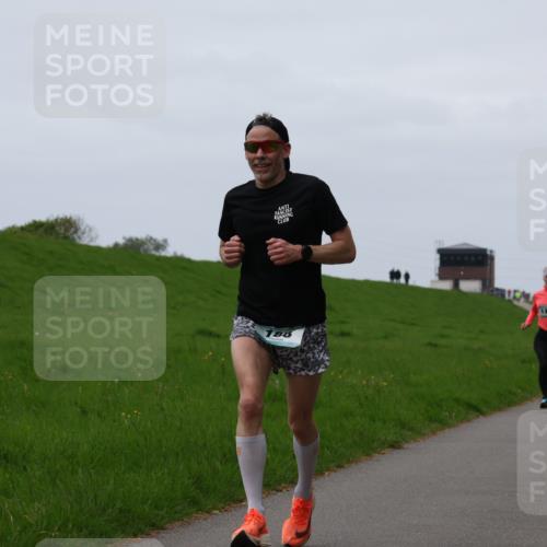 04.05.2025 - 8. Wedeler Halbmarathon Yannick Fuchs http://msf.ph/oto/7830688 04.05.2025 11:19:27 Laufen 188 meine-sportfotos.de