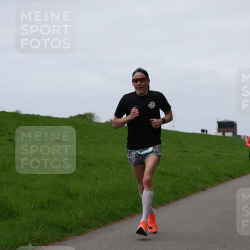 04.05.2025 - 8. Wedeler Halbmarathon Yannick Fuchs http://msf.ph/oto/7830705 04.05.2025 11:19:27 Laufen 1108 meine-sportfotos.de