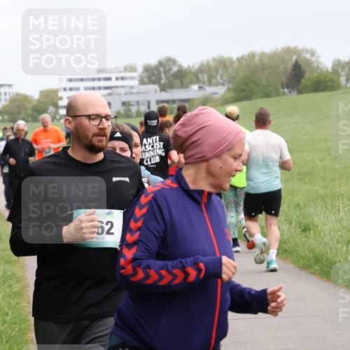 04.05.2025 - 8. Wedeler Halbmarathon Yannick Fuchs http://msf.ph/oto/7830805 04.05.2025 11:19:37 Laufen 62 meine-sportfotos.de