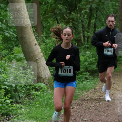 04.05.2025 - 8. Wedeler Halbmarathon Lena Gebhardt http://msf.ph/oto/7830860 04.05.2025 11:16:20 Laufen 1016, 1044 meine-sportfotos.de