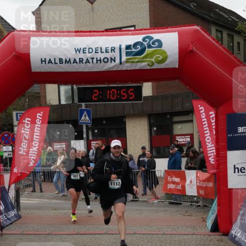 04.05.2025 - 8. Wedeler Halbmarathon Felixshl http://msf.ph/oto/7830940 04.05.2025 12:10:53 Ziel 503, 807, 1112, 1115 meine-sportfotos.de