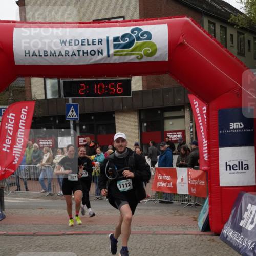 04.05.2025 - 8. Wedeler Halbmarathon Felixshl http://msf.ph/oto/7830962 04.05.2025 12:10:54 Ziel 503, 807, 1112, 1115 meine-sportfotos.de