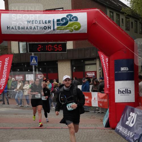04.05.2025 - 8. Wedeler Halbmarathon Felixshl http://msf.ph/oto/7830973 04.05.2025 12:10:54 Ziel 503, 807, 1112, 1115 meine-sportfotos.de