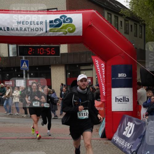 04.05.2025 - 8. Wedeler Halbmarathon Felixshl http://msf.ph/oto/7830995 04.05.2025 12:10:54 Ziel 503, 807, 1112, 1115 meine-sportfotos.de