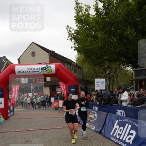04.05.2025 - 8. Wedeler Halbmarathon Felixshl http://msf.ph/oto/7831052 04.05.2025 12:10:57 Ziel 807, 1112, 1115 meine-sportfotos.de