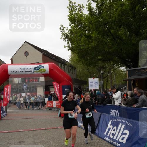04.05.2025 - 8. Wedeler Halbmarathon Felixshl http://msf.ph/oto/7831072 04.05.2025 12:10:57 Ziel 807, 1112, 1115 meine-sportfotos.de