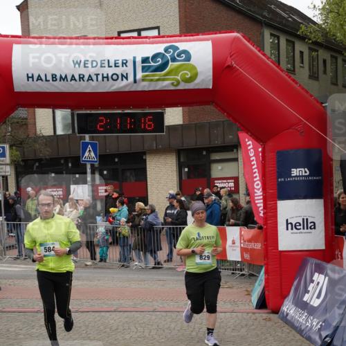 04.05.2025 - 8. Wedeler Halbmarathon Felixshl http://msf.ph/oto/7831110 04.05.2025 12:11:14 Ziel 584, 829 meine-sportfotos.de