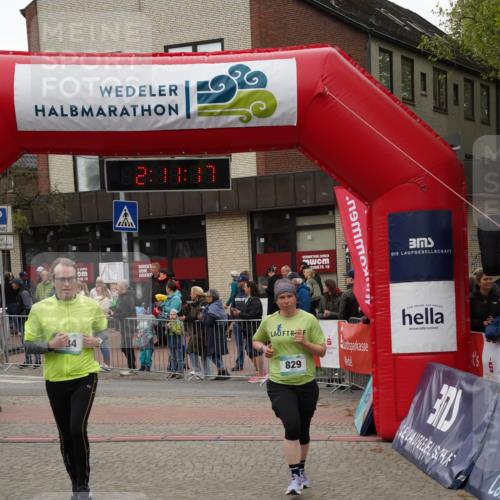 04.05.2025 - 8. Wedeler Halbmarathon Felixshl http://msf.ph/oto/7831119 04.05.2025 12:11:14 Ziel 584, 829 meine-sportfotos.de