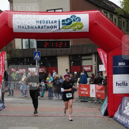 04.05.2025 - 8. Wedeler Halbmarathon Felixshl http://msf.ph/oto/7831175 04.05.2025 12:11:18 Ziel 327, 433, 584, 829 meine-sportfotos.de