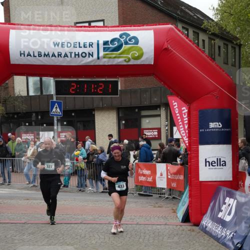 04.05.2025 - 8. Wedeler Halbmarathon Felixshl http://msf.ph/oto/7831184 04.05.2025 12:11:19 Ziel 327, 433, 584, 829 meine-sportfotos.de