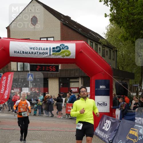 04.05.2025 - 8. Wedeler Halbmarathon Felixshl http://msf.ph/oto/7831303 04.05.2025 12:11:54 Ziel 197, 811, 819 meine-sportfotos.de