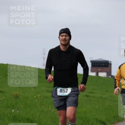 04.05.2025 - 8. Wedeler Halbmarathon Yannick Fuchs http://msf.ph/oto/7831419 04.05.2025 11:40:27 Laufen 74, 852, 461, 987 meine-sportfotos.de