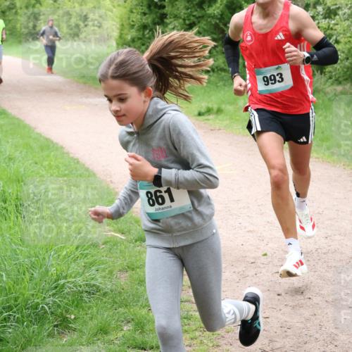 04.05.2025 - 8. Wedeler Halbmarathon Lena Gebhardt http://msf.ph/oto/7831484 04.05.2025 11:18:06 Laufen 861, 993 meine-sportfotos.de