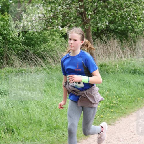 04.05.2025 - 8. Wedeler Halbmarathon Lena Gebhardt http://msf.ph/oto/7831742 04.05.2025 11:18:41 Laufen 131 meine-sportfotos.de