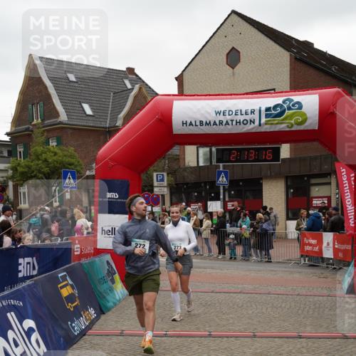 04.05.2025 - 8. Wedeler Halbmarathon Felixshl http://msf.ph/oto/7831984 04.05.2025 12:13:14 Ziel 24, 272, 273, 415 meine-sportfotos.de