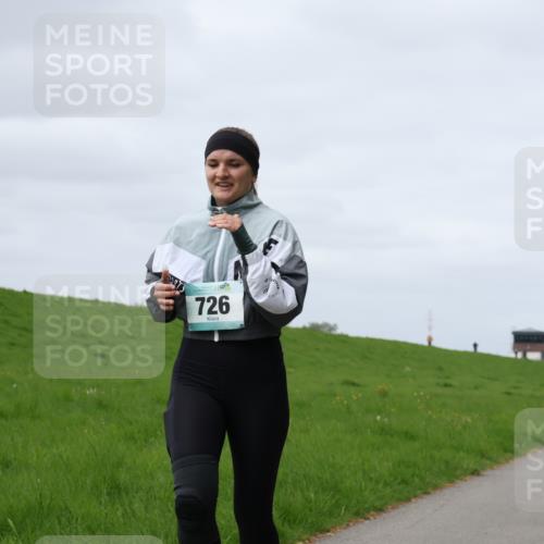04.05.2025 - 8. Wedeler Halbmarathon Yannick Fuchs http://msf.ph/oto/7831994 04.05.2025 11:40:57 Laufen 726 meine-sportfotos.de
