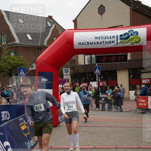 04.05.2025 - 8. Wedeler Halbmarathon Felixshl http://msf.ph/oto/7831996 04.05.2025 12:13:15 Ziel 272, 273, 415 meine-sportfotos.de