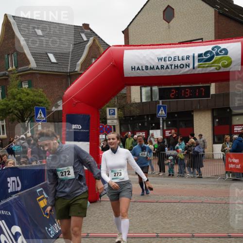 04.05.2025 - 8. Wedeler Halbmarathon Felixshl http://msf.ph/oto/7832008 04.05.2025 12:13:15 Ziel 272, 273, 415 meine-sportfotos.de