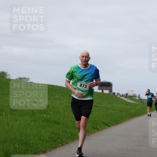 04.05.2025 - 8. Wedeler Halbmarathon Yannick Fuchs http://msf.ph/oto/7832105 04.05.2025 11:41:02 Laufen 873 meine-sportfotos.de