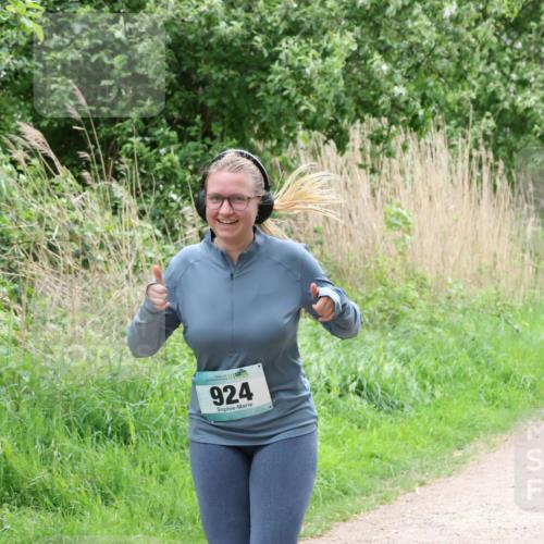 04.05.2025 - 8. Wedeler Halbmarathon Lena Gebhardt http://msf.ph/oto/7832114 04.05.2025 11:19:21 Laufen 924 meine-sportfotos.de