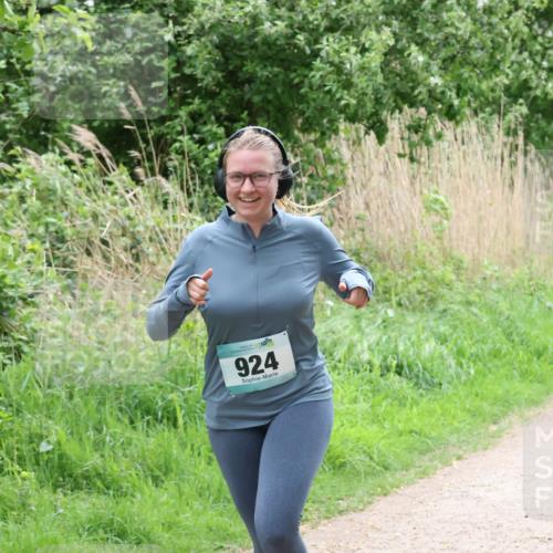 04.05.2025 - 8. Wedeler Halbmarathon Lena Gebhardt http://msf.ph/oto/7832118 04.05.2025 11:19:21 Laufen 924 meine-sportfotos.de