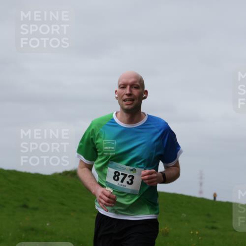 04.05.2025 - 8. Wedeler Halbmarathon Yannick Fuchs http://msf.ph/oto/7832127 04.05.2025 11:41:03 Laufen 873 meine-sportfotos.de