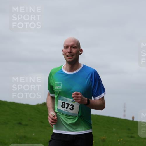 04.05.2025 - 8. Wedeler Halbmarathon Yannick Fuchs http://msf.ph/oto/7832131 04.05.2025 11:41:04 Laufen 873 meine-sportfotos.de