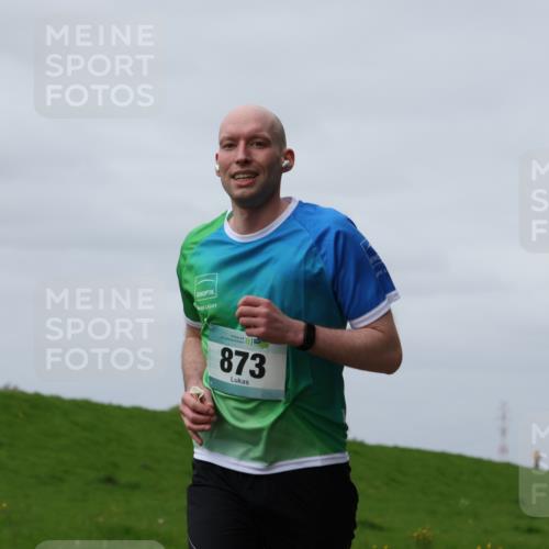 04.05.2025 - 8. Wedeler Halbmarathon Yannick Fuchs http://msf.ph/oto/7832136 04.05.2025 11:41:04 Laufen 873 meine-sportfotos.de