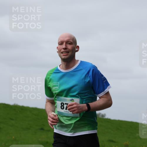 04.05.2025 - 8. Wedeler Halbmarathon Yannick Fuchs http://msf.ph/oto/7832142 04.05.2025 11:41:04 Laufen 87 meine-sportfotos.de