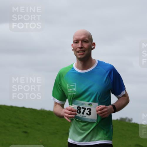 04.05.2025 - 8. Wedeler Halbmarathon Yannick Fuchs http://msf.ph/oto/7832148 04.05.2025 11:41:04 Laufen 873 meine-sportfotos.de