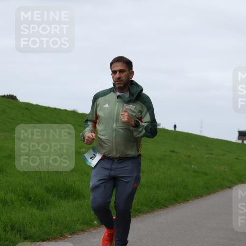 04.05.2025 - 8. Wedeler Halbmarathon Yannick Fuchs http://msf.ph/oto/7832198 04.05.2025 11:20:53 Laufen  meine-sportfotos.de