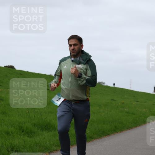 04.05.2025 - 8. Wedeler Halbmarathon Yannick Fuchs http://msf.ph/oto/7832202 04.05.2025 11:20:53 Laufen  meine-sportfotos.de