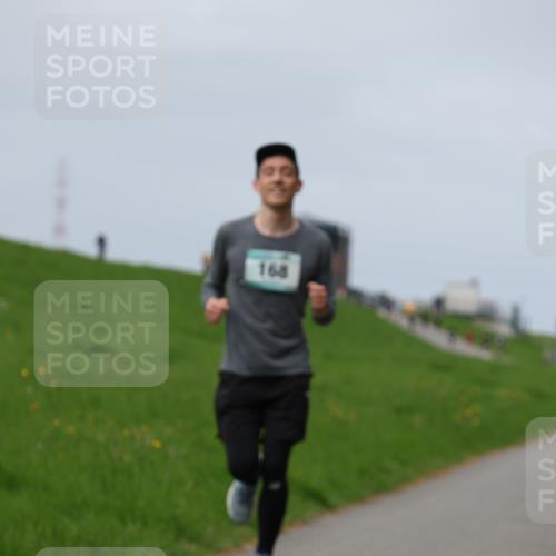 04.05.2025 - 8. Wedeler Halbmarathon Yannick Fuchs http://msf.ph/oto/7832291 04.05.2025 11:41:16 Laufen 168 meine-sportfotos.de
