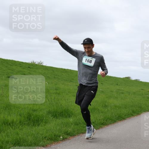 04.05.2025 - 8. Wedeler Halbmarathon Yannick Fuchs http://msf.ph/oto/7832360 04.05.2025 11:41:20 Laufen 168 meine-sportfotos.de