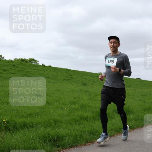 04.05.2025 - 8. Wedeler Halbmarathon Yannick Fuchs http://msf.ph/oto/7832380 04.05.2025 11:41:20 Laufen 168 meine-sportfotos.de