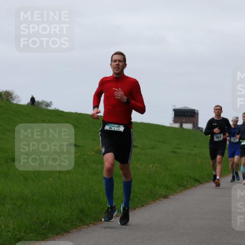 04.05.2025 - 8. Wedeler Halbmarathon Yannick Fuchs http://msf.ph/oto/7832476 04.05.2025 11:21:13 Laufen 367, 99 meine-sportfotos.de