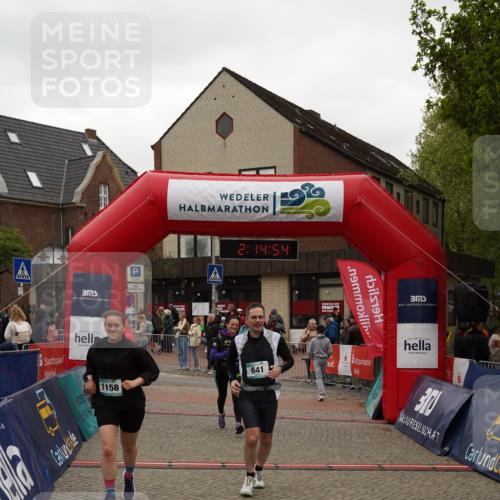 04.05.2025 - 8. Wedeler Halbmarathon Felixshl http://msf.ph/oto/7832535 04.05.2025 12:14:52 Ziel 274, 641, 1158 meine-sportfotos.de