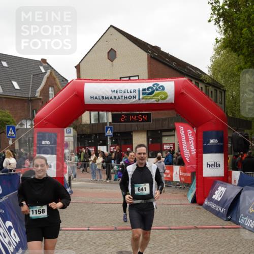 04.05.2025 - 8. Wedeler Halbmarathon Felixshl http://msf.ph/oto/7832580 04.05.2025 12:14:52 Ziel 274, 641, 1158 meine-sportfotos.de