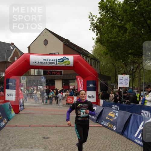 04.05.2025 - 8. Wedeler Halbmarathon Felixshl http://msf.ph/oto/7832610 04.05.2025 12:14:54 Ziel 274, 641, 1158 meine-sportfotos.de