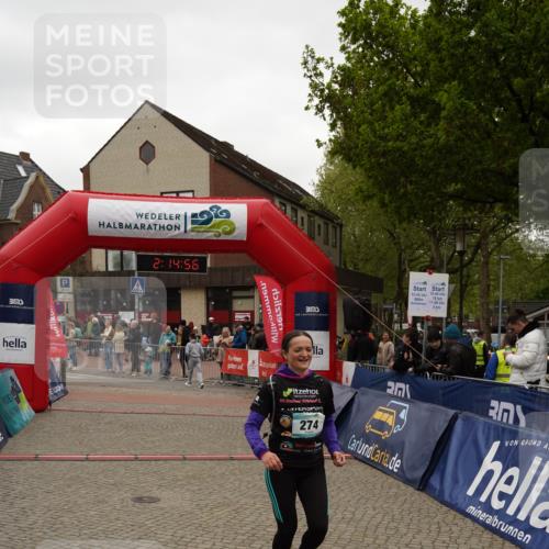 04.05.2025 - 8. Wedeler Halbmarathon Felixshl http://msf.ph/oto/7832622 04.05.2025 12:14:54 Ziel 274, 641, 1158 meine-sportfotos.de