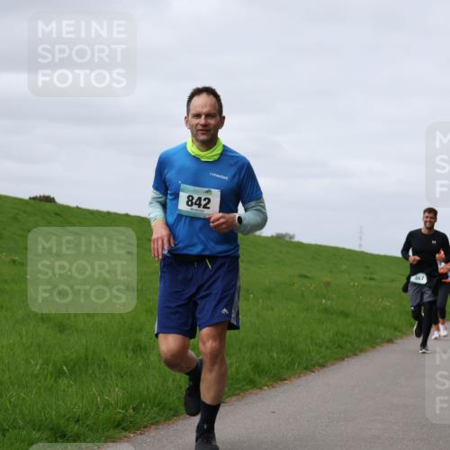 04.05.2025 - 8. Wedeler Halbmarathon Yannick Fuchs http://msf.ph/oto/7832807 04.05.2025 11:41:45 Laufen 842, 467 meine-sportfotos.de